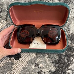 NWOT Gucci Rectangular Tortoise Shell Sunglasses without chain